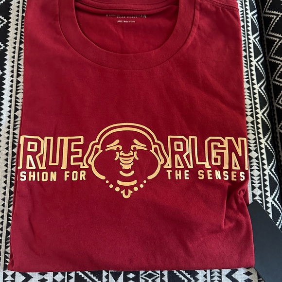 Shine Bright w/ TRUE RELIGION Short Sleeve Puff Metallic Logo Tee men's ! RED - Picture 1 of 5